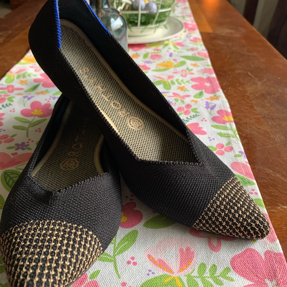 Rothy’s Black with gold captoe points LIKE NEW!